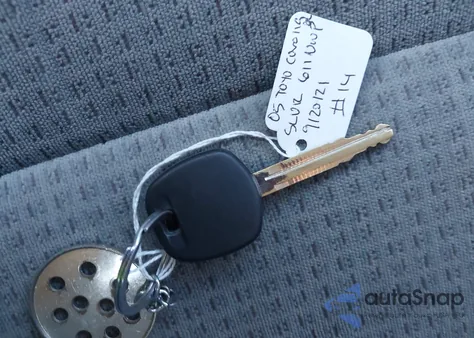 2005 Toyota Corolla Ce z USA, uszkodzony, nr VIN 1NXBR32E25Z513898